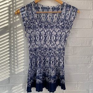 Sleeveless shirt for women